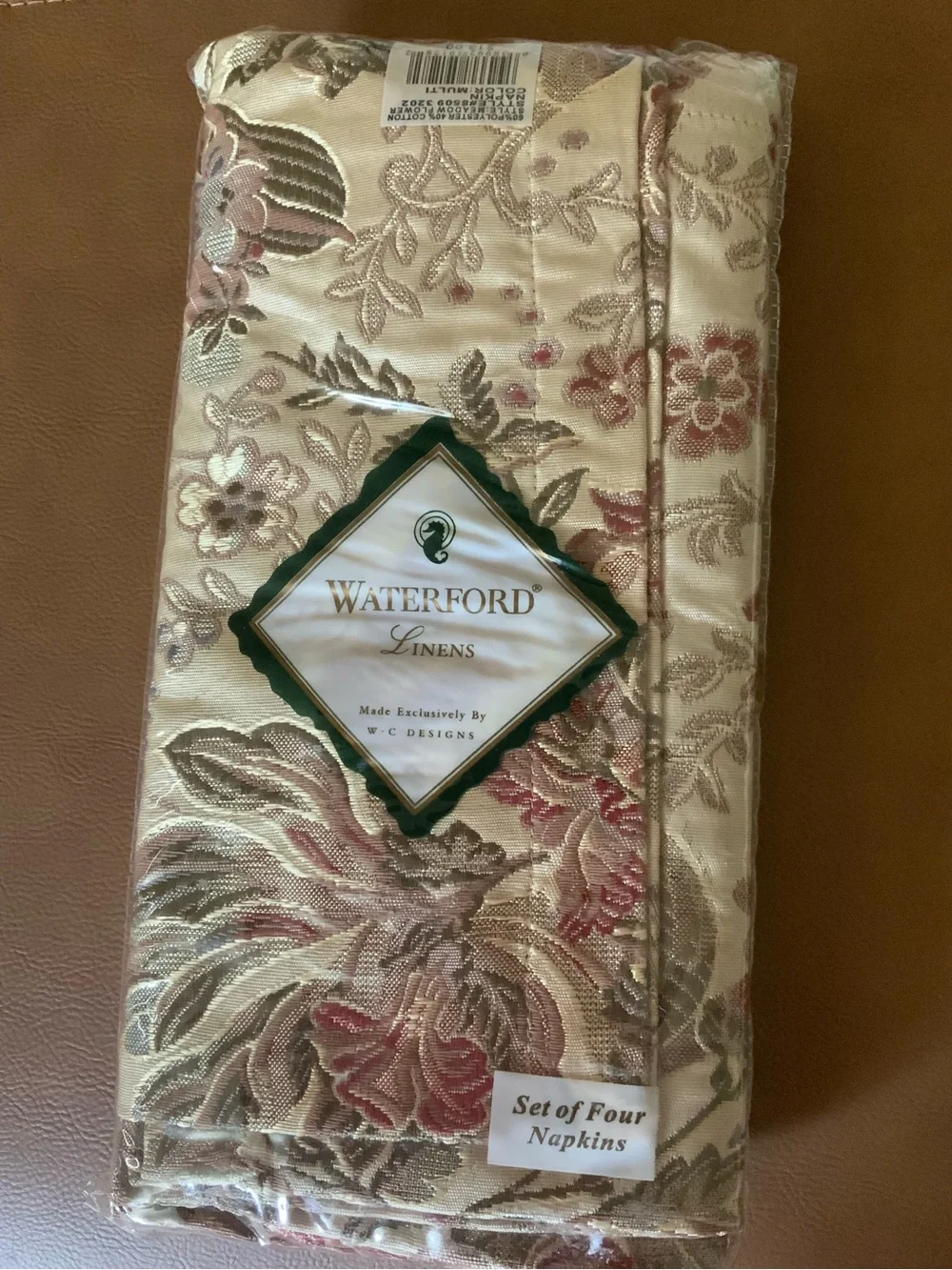 Set of 2 Waterford Linens Set of MEADOW FLOWER 4 Napkins per pack. New